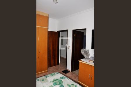 Casa à venda com 203m², 4 quartos e 4 vagasQuarto 01 Suíte e Varanda