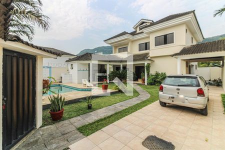 Casa de condomínio para alugar com 250m², 4 quartos e 4 vagas Casa de condomínio para alugar com 250m², 4 quartos e 4 vagasÁrea externa