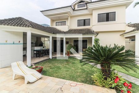 Casa de condomínio para alugar com 250m², 4 quartos e 4 vagas Casa de condomínio para alugar com 250m², 4 quartos e 4 vagasÁrea externa