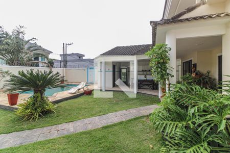 Casa de condomínio para alugar com 250m², 4 quartos e 4 vagas Casa de condomínio para alugar com 250m², 4 quartos e 4 vagasÁrea externa