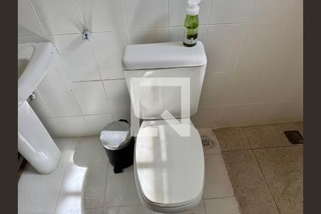 Casa de condomínio à venda com 182m², 4 quartos e 3 vagasSuíte - Banheiro