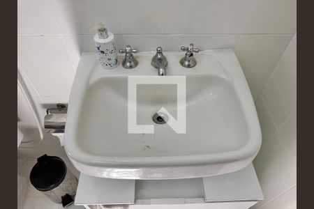 Casa de condomínio à venda com 182m², 4 quartos e 3 vagasBanheiro Social