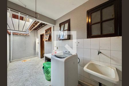 Casa de condomínio à venda com 182m², 4 quartos e 3 vagasÁrea de Serviço