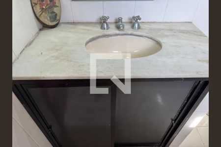 Casa de condomínio à venda com 182m², 4 quartos e 3 vagasBanheiro Social 2