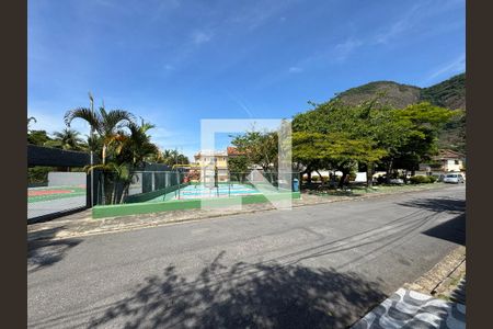 Casa de condomínio à venda com 182m², 4 quartos e 3 vagasÁrea comum