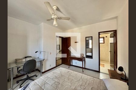 Suíte de casa de condomínio à venda com 4 quartos, 182m² em Vargem Pequena, Rio de Janeiro