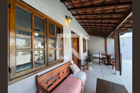 Casa de condomínio à venda com 182m², 4 quartos e 3 vagasÁrea externa