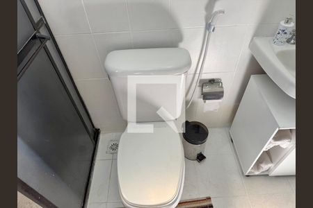 Casa de condomínio à venda com 182m², 4 quartos e 3 vagasBanheiro Social