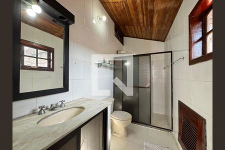 Casa de condomínio à venda com 182m², 4 quartos e 3 vagasBanheiro Social 2