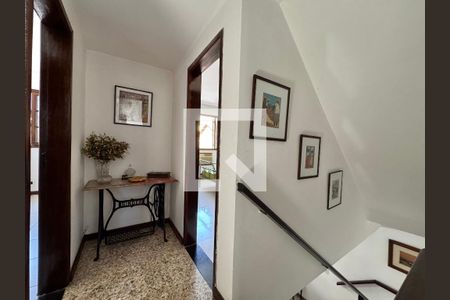 Casa de condomínio à venda com 182m², 4 quartos e 3 vagasCorredor