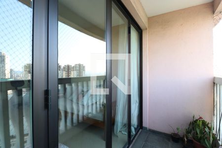 Apartamento à venda com 82m², 3 quartos e 2 vagasVaranda