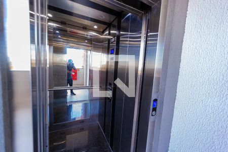 Apartamento para alugar com 42m², 2 quartos e 1 vagaElevador