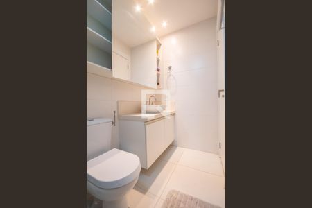 Apartamento à venda com 82m², 2 quartos e 2 vagasBanheiro da Suíte 1