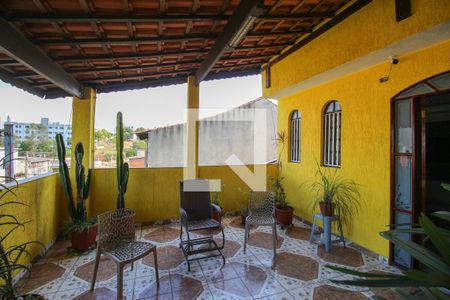 Casa à venda com 175m², 4 quartos e 2 vagas Casa à venda com 175m², 4 quartos e 2 vagasVaranda 2