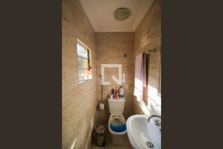 Casa à venda com 175m², 4 quartos e 2 vagas Casa à venda com 175m², 4 quartos e 2 vagasBanheiro