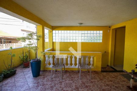 Casa à venda com 175m², 4 quartos e 2 vagas Casa à venda com 175m², 4 quartos e 2 vagasVaranda