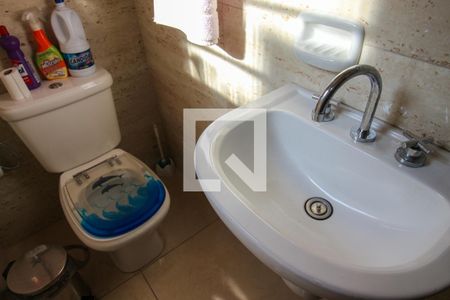 Casa à venda com 175m², 4 quartos e 2 vagas Casa à venda com 175m², 4 quartos e 2 vagasBanheiro