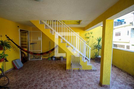 Casa à venda com 175m², 4 quartos e 2 vagas Casa à venda com 175m², 4 quartos e 2 vagasVaranda