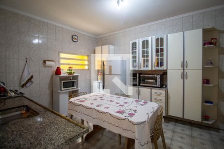 Casa à venda com 175m², 4 quartos e 2 vagas Casa à venda com 175m², 4 quartos e 2 vagasCozinha