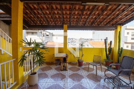 Casa à venda com 175m², 4 quartos e 2 vagas Casa à venda com 175m², 4 quartos e 2 vagasVaranda 2