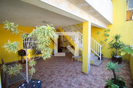 Casa à venda com 175m², 4 quartos e 2 vagas Casa à venda com 175m², 4 quartos e 2 vagasVaranda