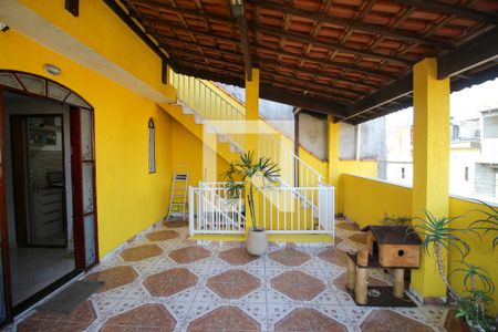 Casa à venda com 175m², 4 quartos e 2 vagas Casa à venda com 175m², 4 quartos e 2 vagasVaranda 2