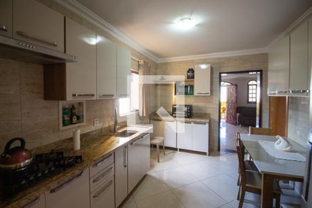 Casa à venda com 175m², 4 quartos e 2 vagas Casa à venda com 175m², 4 quartos e 2 vagasCozinha 2