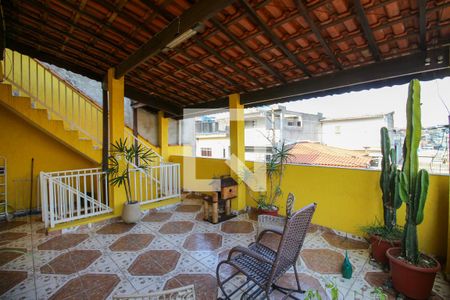 Casa à venda com 175m², 4 quartos e 2 vagas Casa à venda com 175m², 4 quartos e 2 vagasVaranda 2