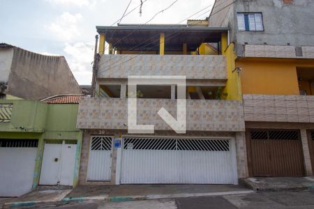 Casa à venda com 175m², 4 quartos e 2 vagas Casa à venda com 175m², 4 quartos e 2 vagasFachada