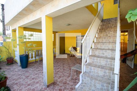 Casa à venda com 175m², 4 quartos e 2 vagas Casa à venda com 175m², 4 quartos e 2 vagasVaranda