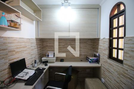 Casa à venda com 175m², 4 quartos e 2 vagas Casa à venda com 175m², 4 quartos e 2 vagasEscritório