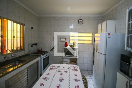Casa à venda com 175m², 4 quartos e 2 vagas Casa à venda com 175m², 4 quartos e 2 vagasCozinha