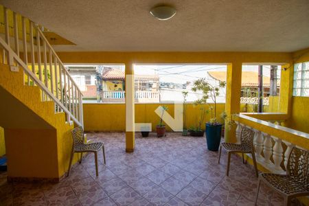 Casa à venda com 175m², 4 quartos e 2 vagas Casa à venda com 175m², 4 quartos e 2 vagasVaranda