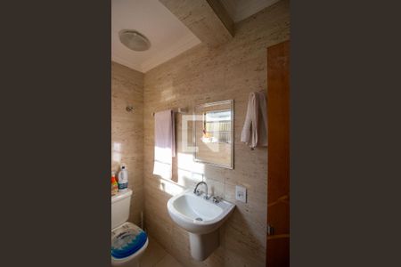 Casa à venda com 175m², 4 quartos e 2 vagas Casa à venda com 175m², 4 quartos e 2 vagasBanheiro