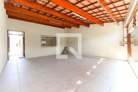 Casa à venda com 233m², 3 quartos e 3 vagas Casa à venda com 233m², 3 quartos e 3 vagasGaragem