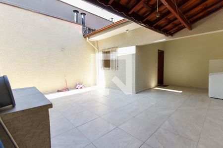 Casa à venda com 233m², 3 quartos e 3 vagas Casa à venda com 233m², 3 quartos e 3 vagasQuintal