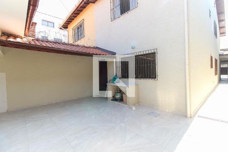 Casa à venda com 233m², 3 quartos e 3 vagas Casa à venda com 233m², 3 quartos e 3 vagasQuintal