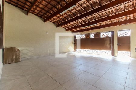 Casa à venda com 233m², 3 quartos e 3 vagas Casa à venda com 233m², 3 quartos e 3 vagasCorredor Externo