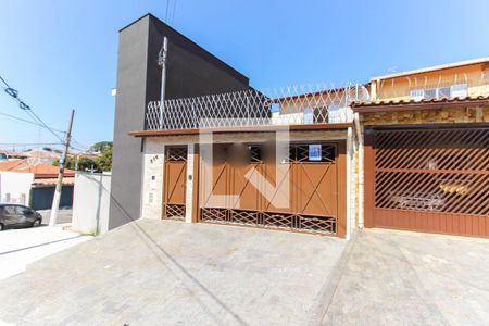 Casa à venda com 233m², 3 quartos e 3 vagas Casa à venda com 233m², 3 quartos e 3 vagasFachada