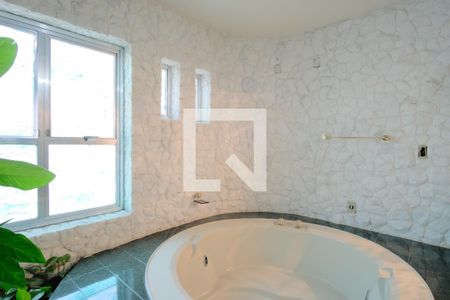 Casa à venda com 650m², 5 quartos e 4 vagasBanheiro da Suíte 1