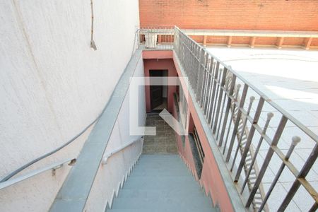 Casa à venda com 650m², 5 quartos e 4 vagasEscada para Salão de Jogos