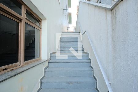 Casa à venda com 650m², 5 quartos e 4 vagasEscada para o Quintal