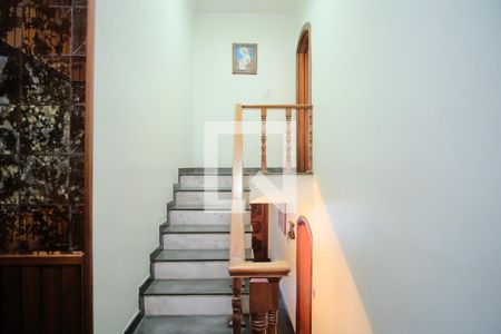 Casa à venda com 650m², 5 quartos e 4 vagasEscada para Suíte