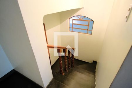 Casa à venda com 650m², 5 quartos e 4 vagasEscada para Lavanderia