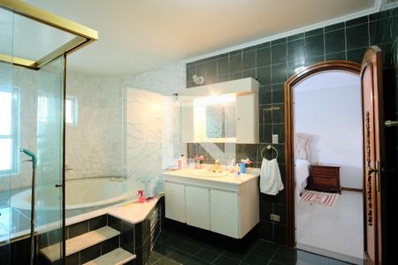 Casa à venda com 650m², 5 quartos e 4 vagasBanheiro da Suíte 1