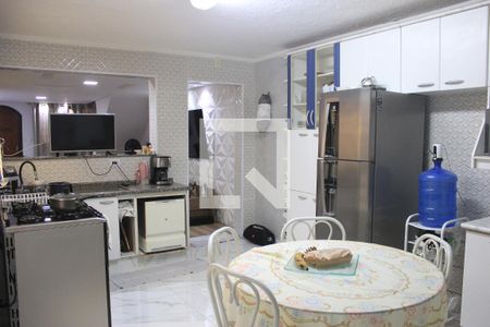 Casa para alugar com 120m², 2 quartos e 2 vagasCozinha