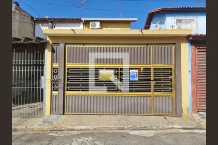 Casa para alugar com 120m², 2 quartos e 2 vagas Casa para alugar com 120m², 2 quartos e 2 vagasFachada do imóvel com placa QuintoAndar