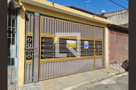 Casa para alugar com 120m², 2 quartos e 2 vagas Casa para alugar com 120m², 2 quartos e 2 vagasFachada do imóvel com placa QuintoAndar