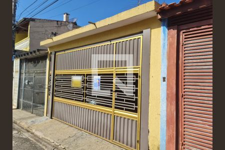 Casa para alugar com 120m², 2 quartos e 2 vagas Casa para alugar com 120m², 2 quartos e 2 vagasFachada do imóvel com placa QuintoAndar