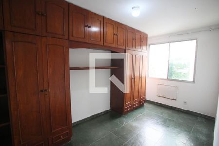 Quarto 1 de apartamento para alugar com 2 quartos, 56m² em Jacarepaguá, Rio de Janeiro